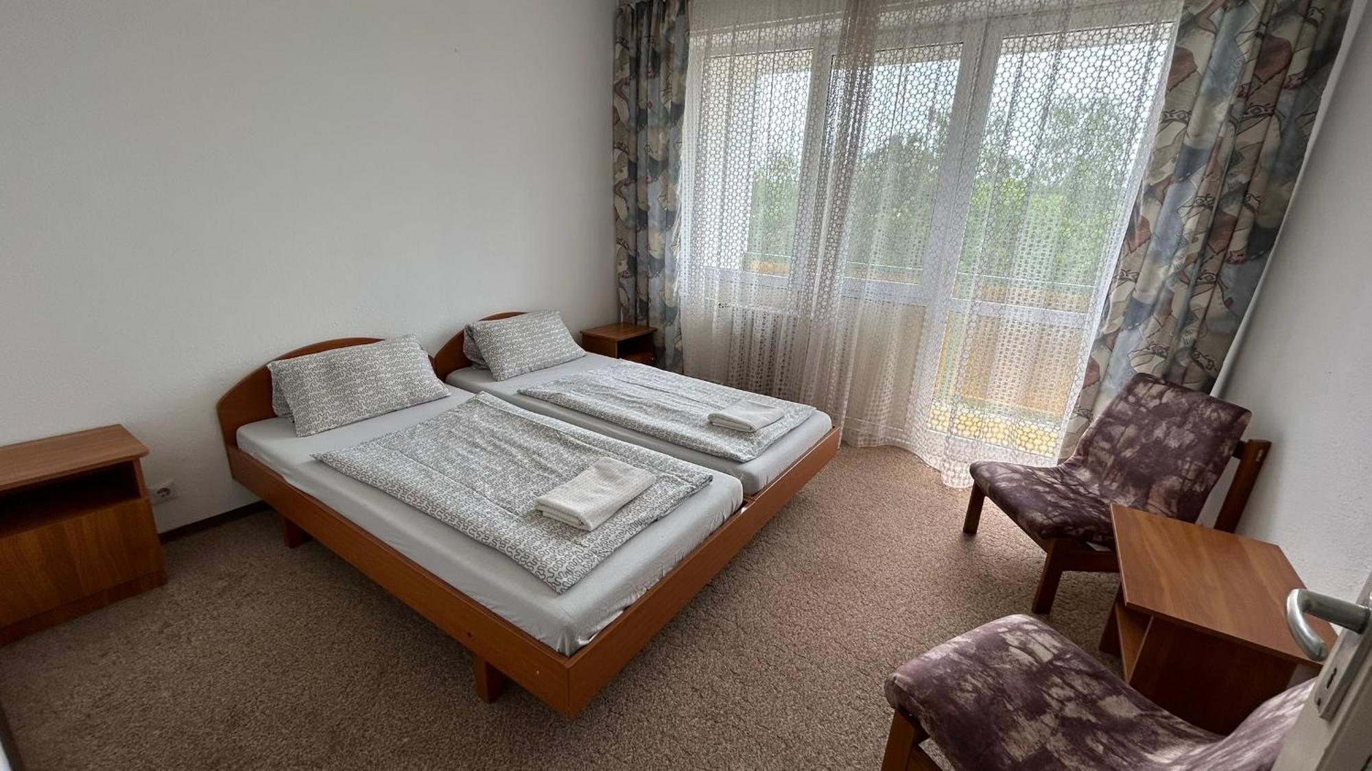 Aranypart Hostel Siófok Eksteriør bilde