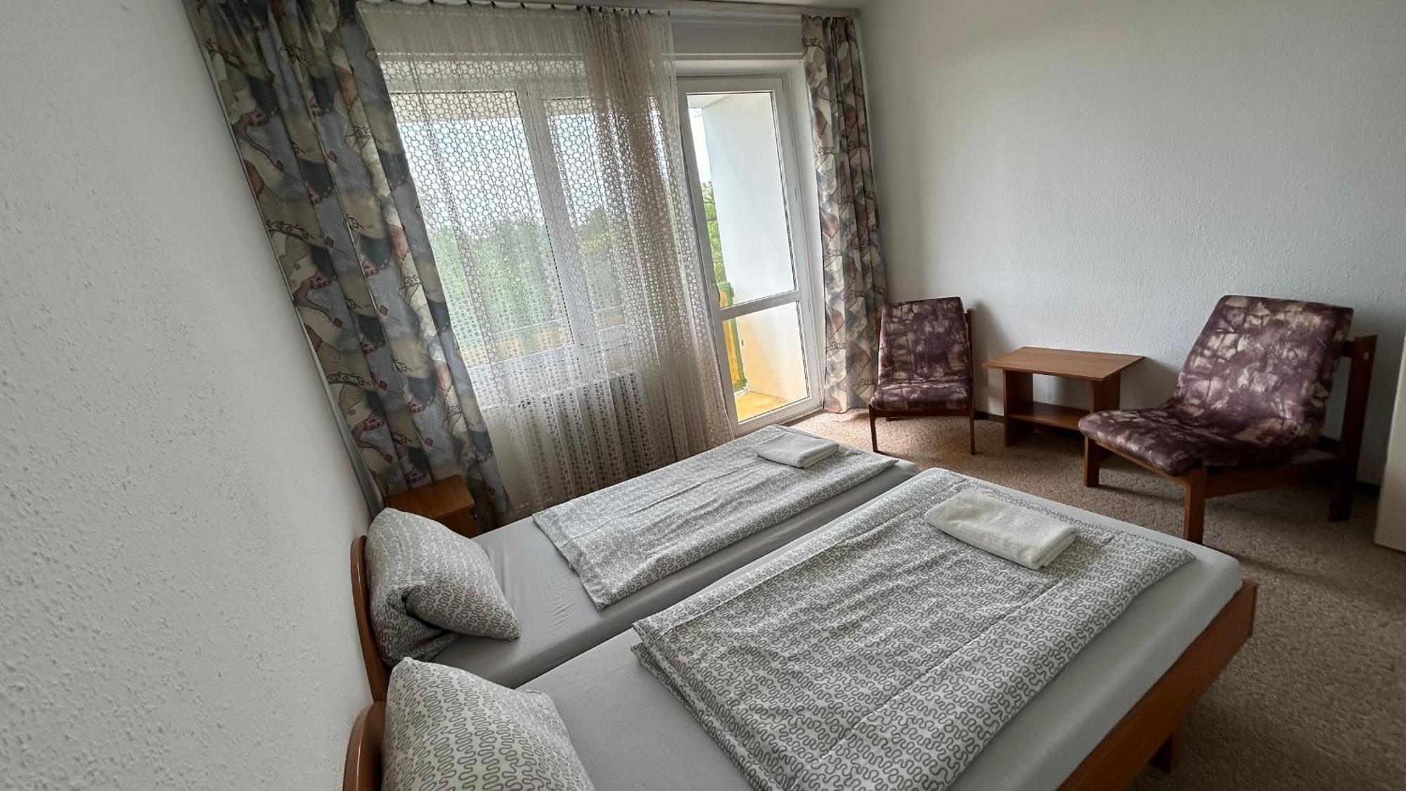 Aranypart Hostel Siófok Eksteriør bilde